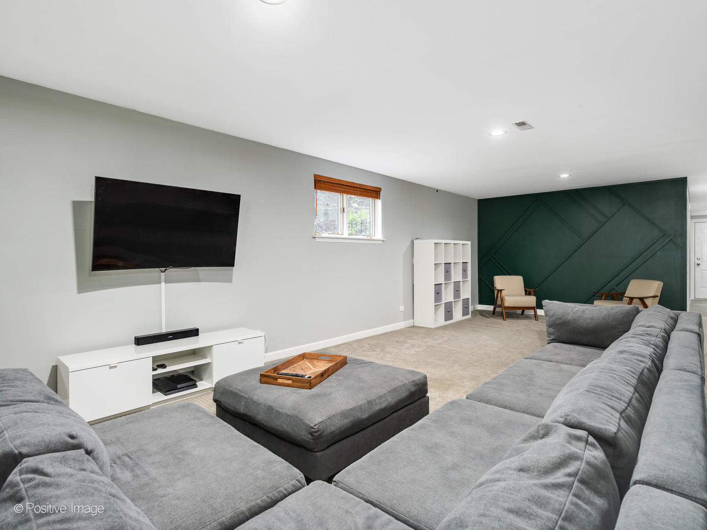 4315 North Kenmore Avenue, Unit 1N Chicago, IL 60613 - Photo 22 of 27 a living room with furniture and a flat screen tv