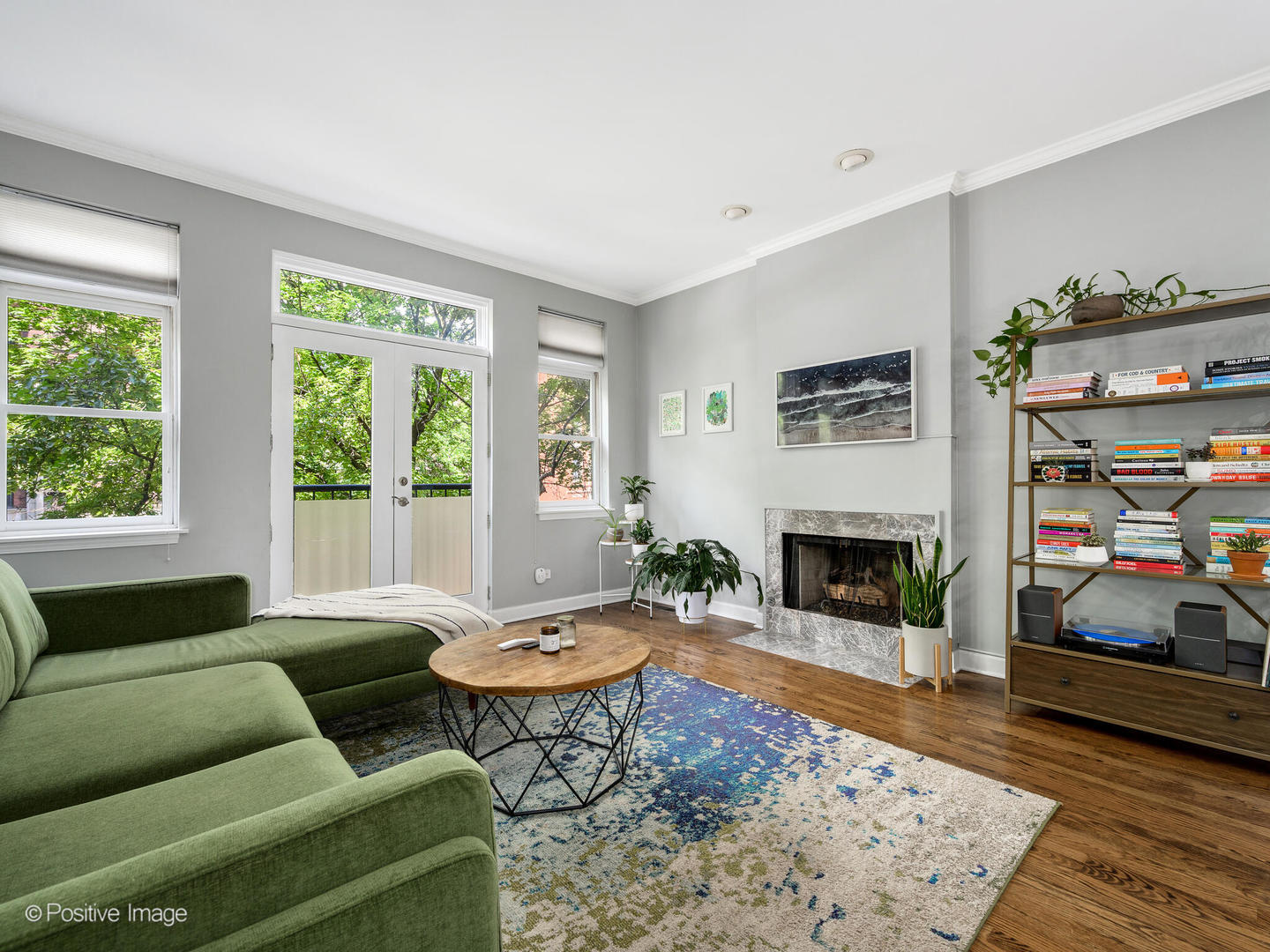 4315 North Kenmore Avenue, Unit 1N Chicago, IL 60613 - Photo 5 of 27 a living room with furniture and a fireplace