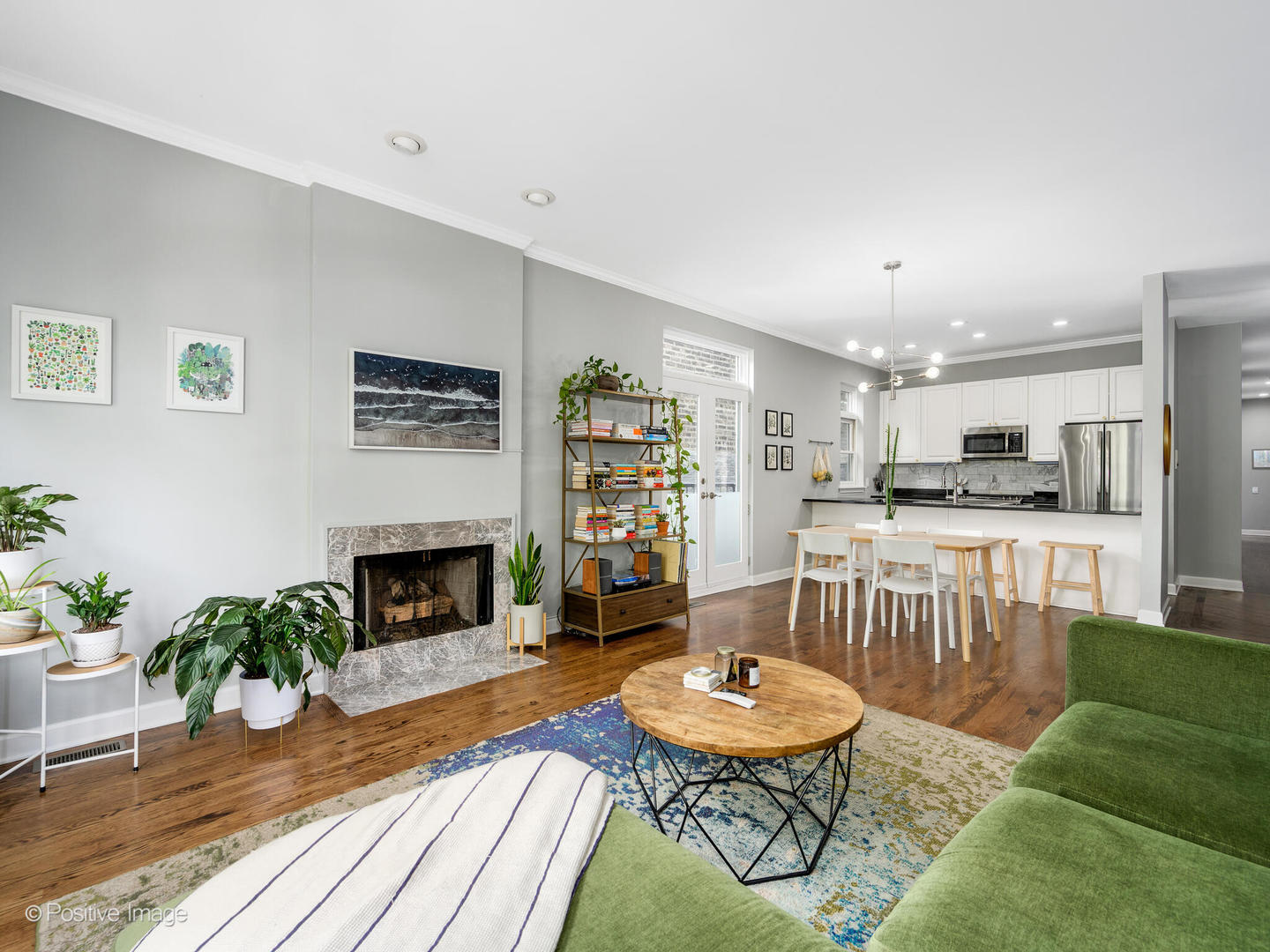 4315 North Kenmore Avenue, Unit 1N Chicago, IL 60613 - Photo 8 of 27 a living room with furniture and a wooden floor