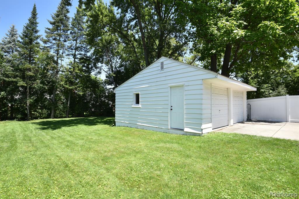 2453 Windemere Road Birmingham, MI 48009 - Photo 35 of 40