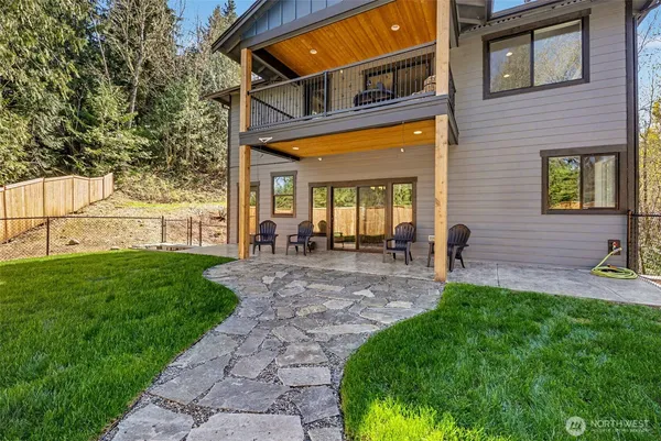 $1,100,000 | 17823 214th Ave Court East, Orting, WA 98360