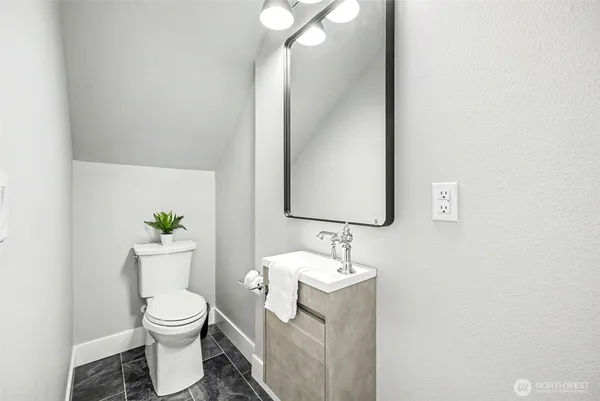 $1,100,000 | 17823 214th Ave Court East, Orting, WA 98360