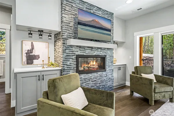 $1,100,000 | 17823 214th Ave Court East, Orting, WA 98360