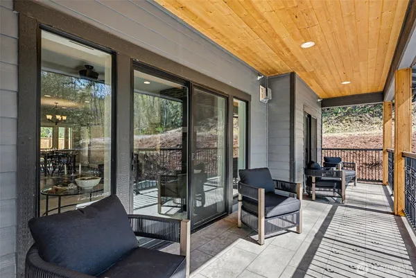 $1,100,000 | 17823 214th Ave Court East, Orting, WA 98360