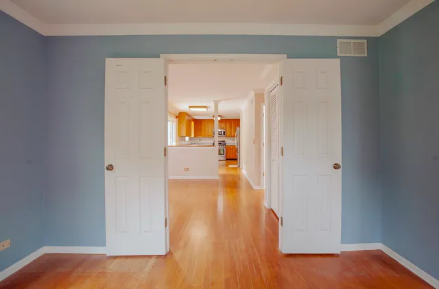 $550,000 | 2705 Colonial Drive, Elgin, IL 60124