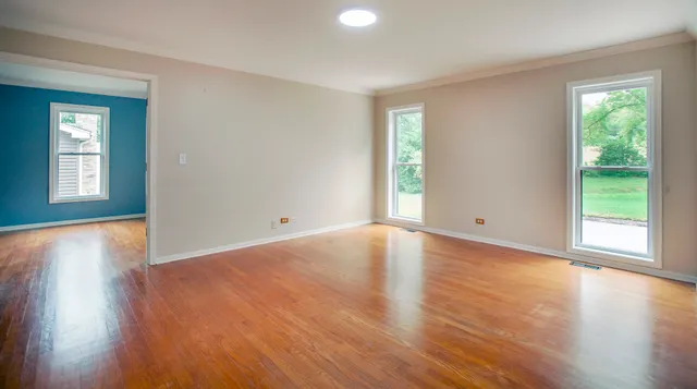 $550,000 | 2705 Colonial Drive, Elgin, IL 60124