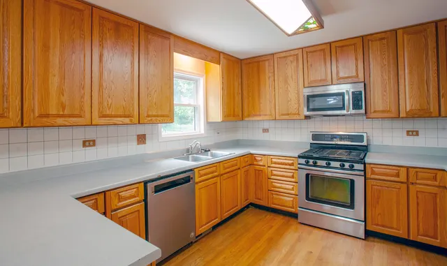 $550,000 | 2705 Colonial Drive, Elgin, IL 60124