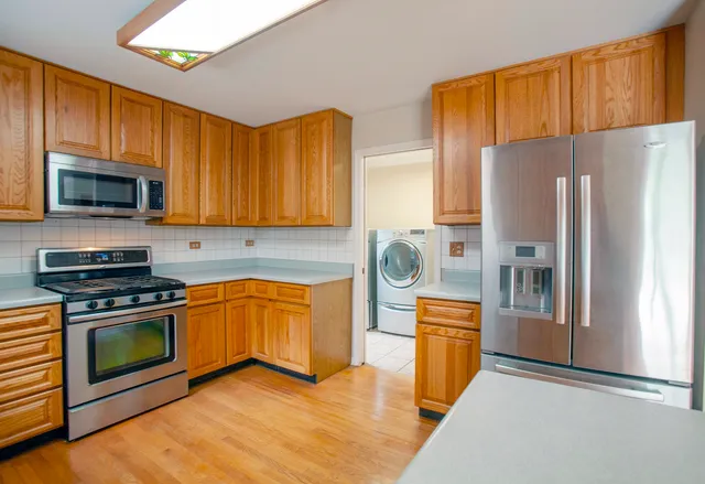 $550,000 | 2705 Colonial Drive, Elgin, IL 60124