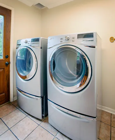 $550,000 | 2705 Colonial Drive, Elgin, IL 60124