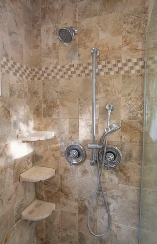 $550,000 | 2705 Colonial Drive, Elgin, IL 60124