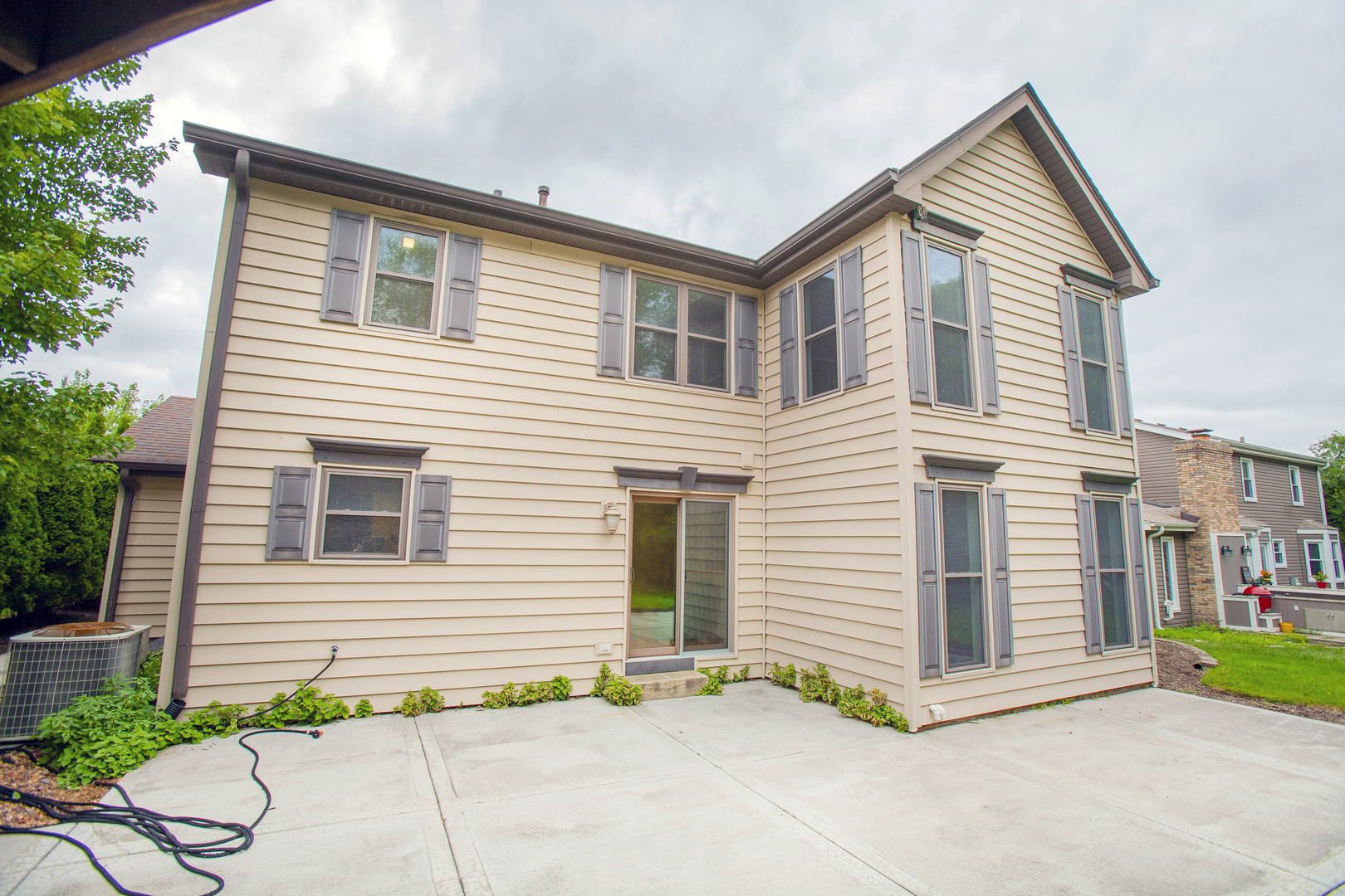 2705 Colonial Drive Elgin, IL 60124 - Photo 3 of 39