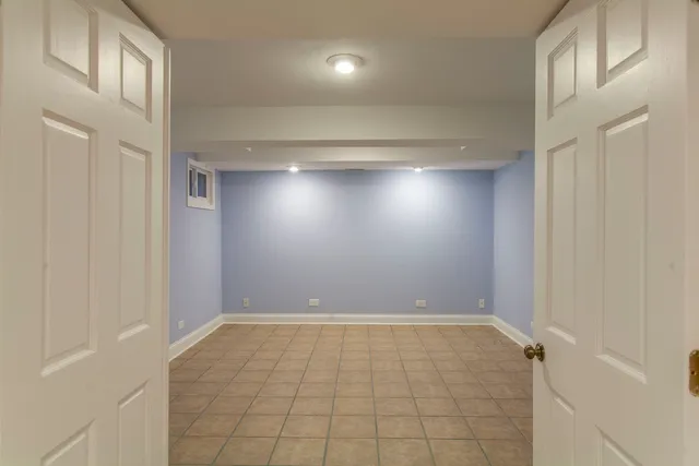 $550,000 | 2705 Colonial Drive, Elgin, IL 60124