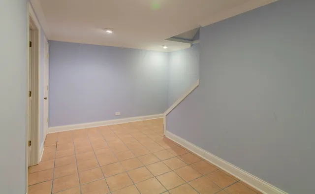 $550,000 | 2705 Colonial Drive, Elgin, IL 60124