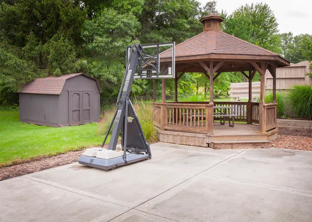 $550,000 | 2705 Colonial Drive, Elgin, IL 60124