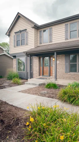 $550,000 | 2705 Colonial Drive, Elgin, IL 60124