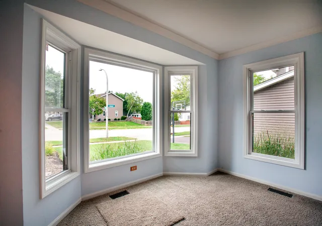 $550,000 | 2705 Colonial Drive, Elgin, IL 60124