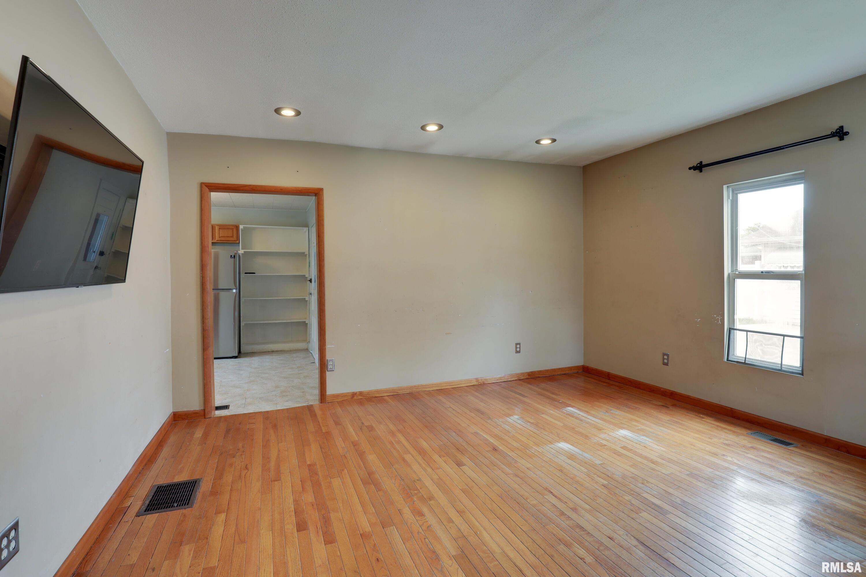 2911 Hampshire Street Quincy, IL 62301 - Photo 4 of 25