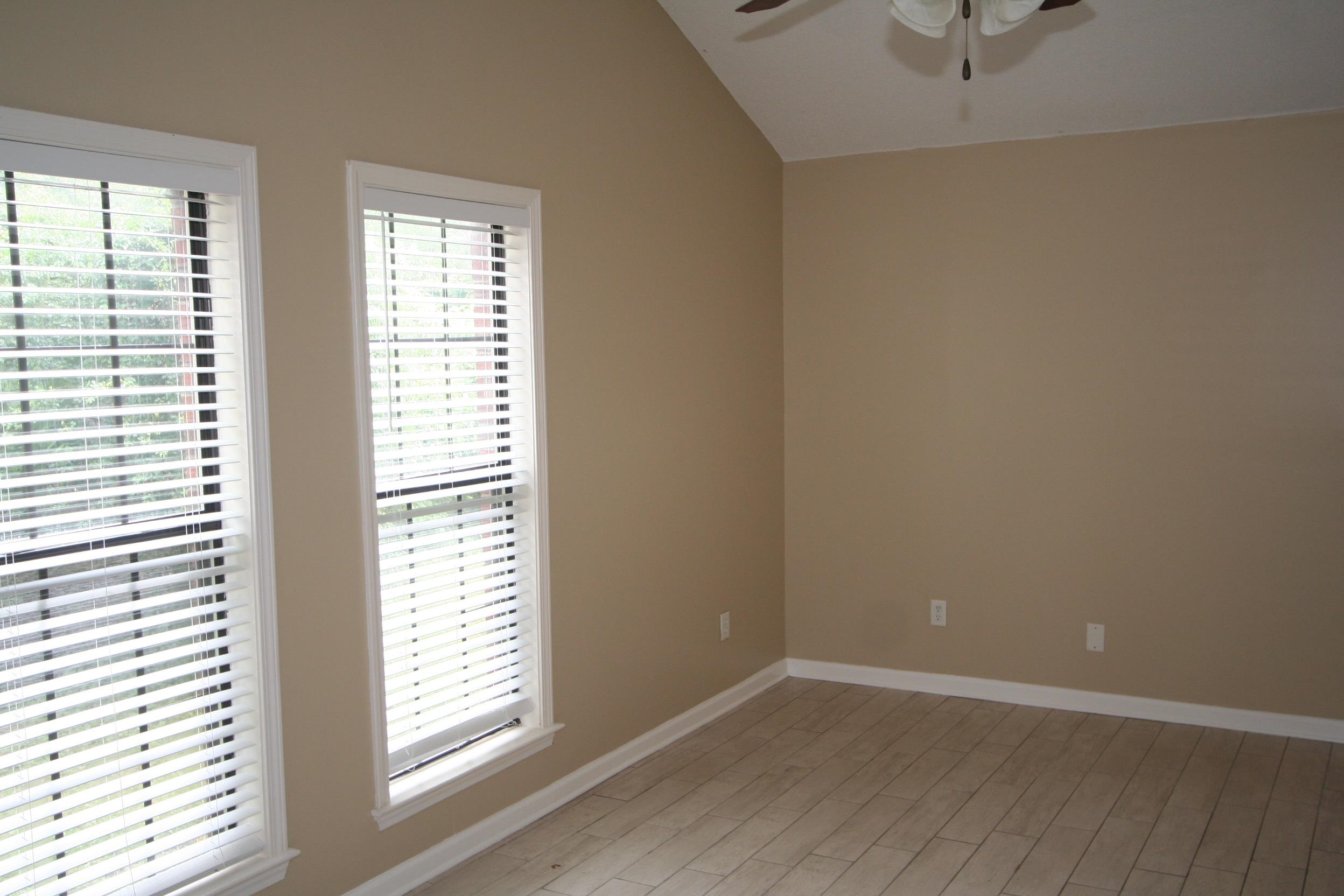 9793 Riggan Drive Olive Branch, MS 38654 - Photo 3 of 7 an empty room with windows