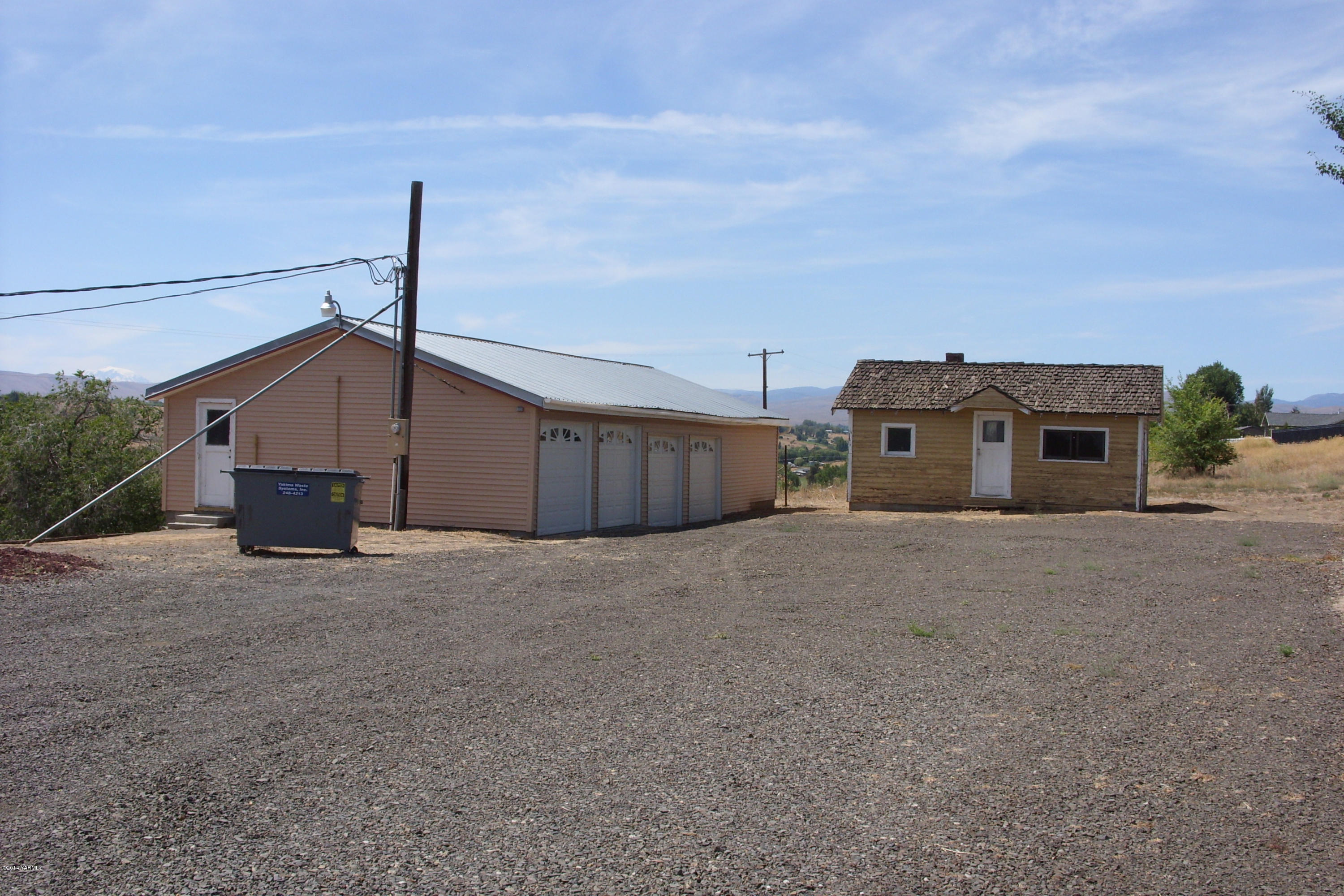 710 South Friedline Road Yakima, WA 98908 - Photo 2 of 22 a view of a house with a dry yard