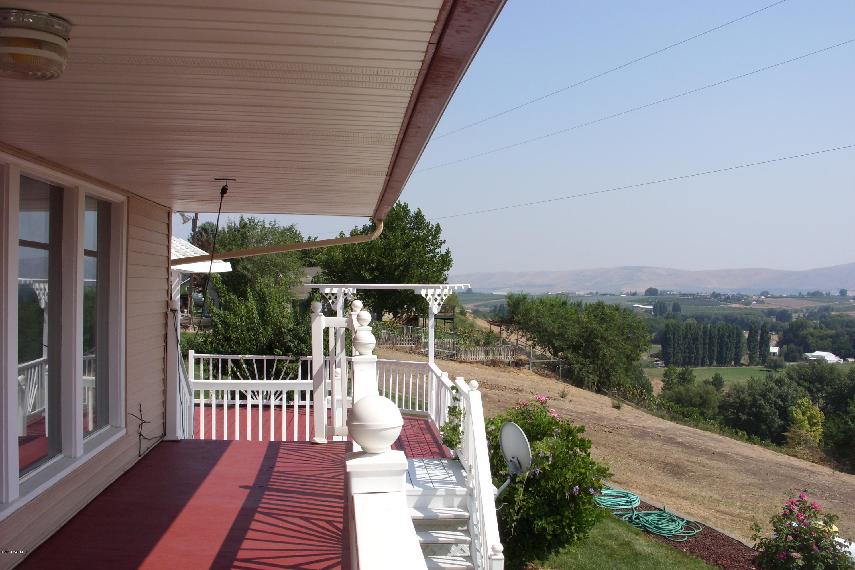 710 South Friedline Road Yakima, WA 98908 - Photo 16 of 22 a garden view with a seating space