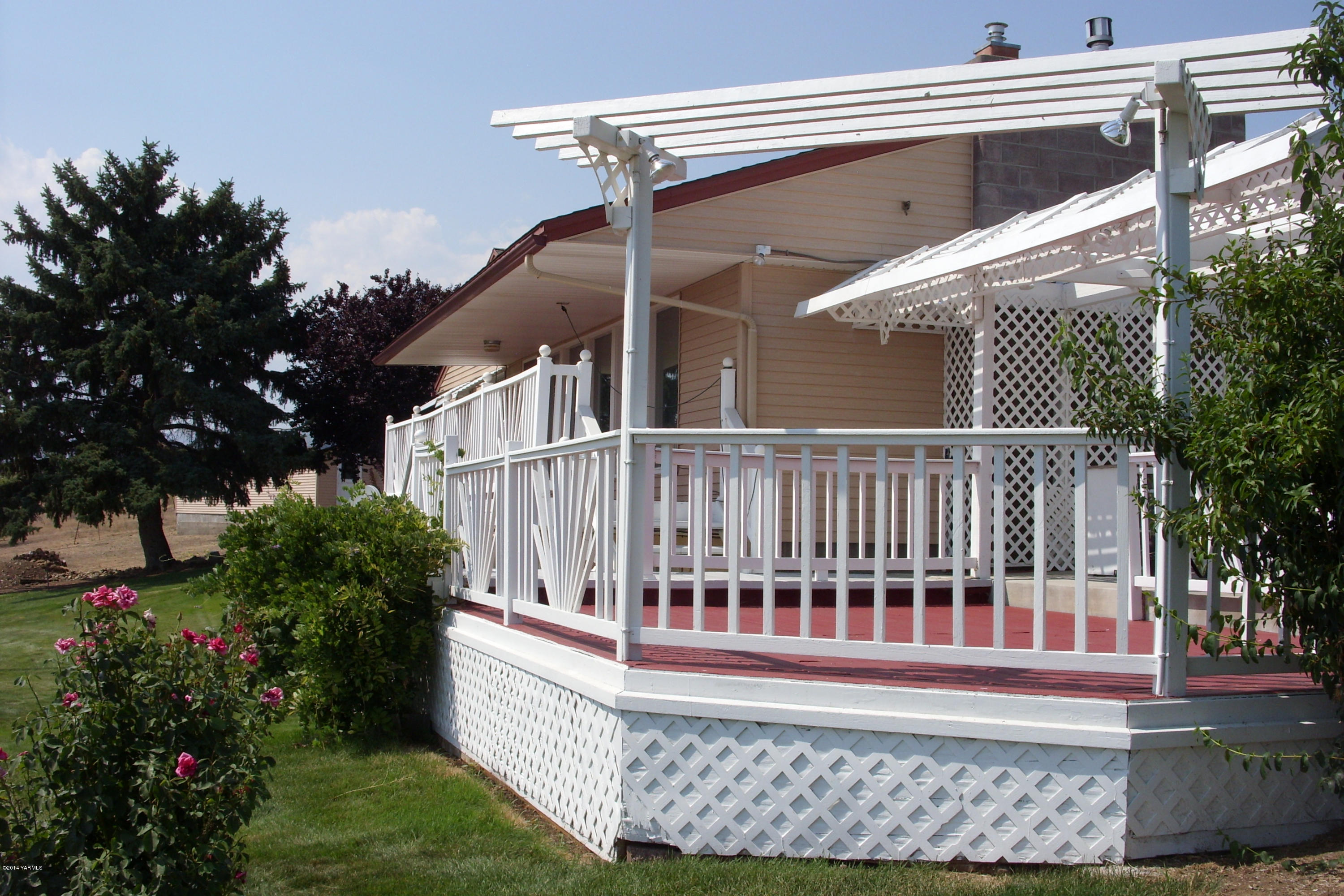 710 South Friedline Road Yakima, WA 98908 - Photo 17 of 22 a view of house with a deck