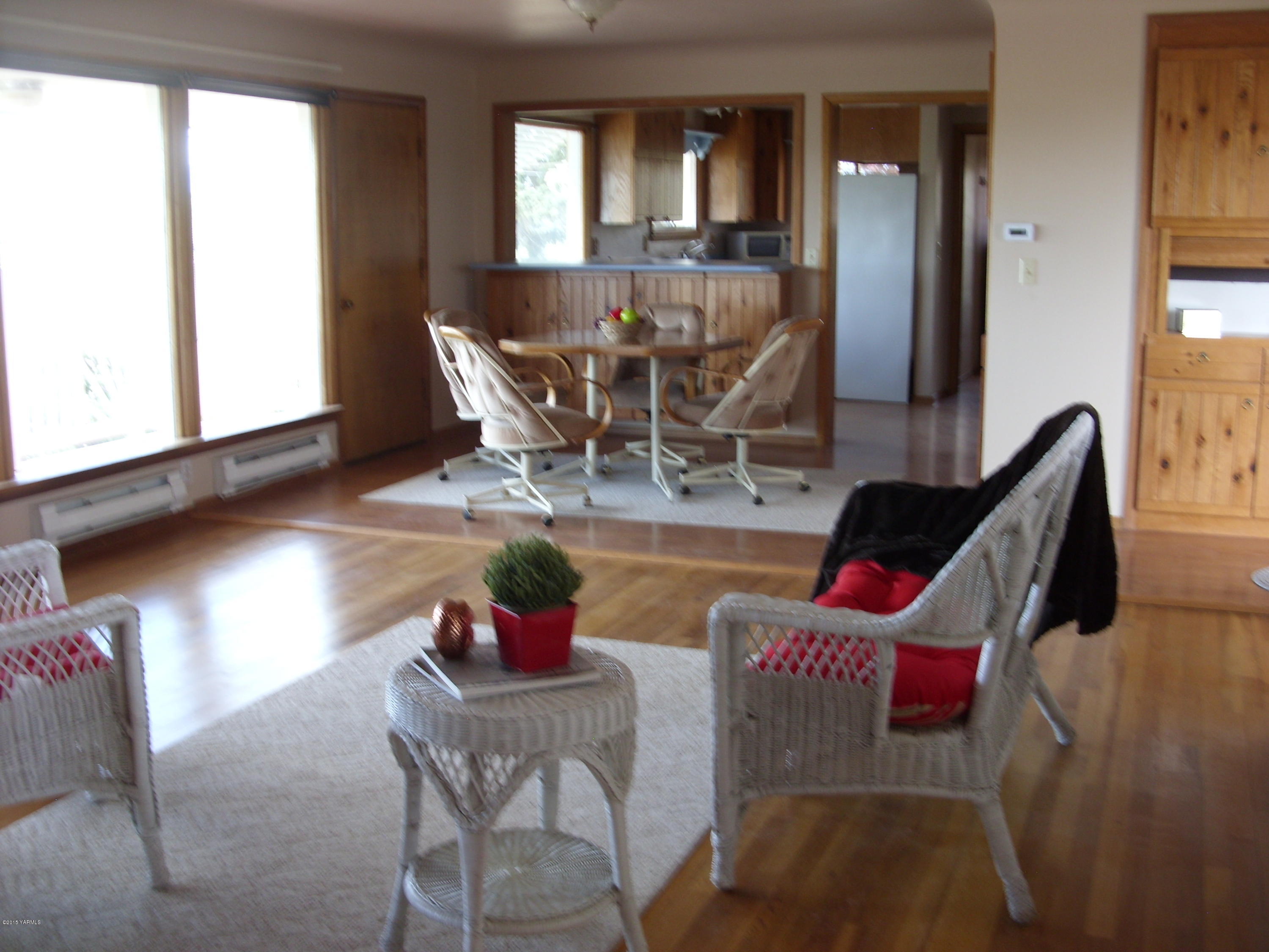 710 South Friedline Road Yakima, WA 98908 - Photo 19 of 22 a dining room with furniture and wooden floor
