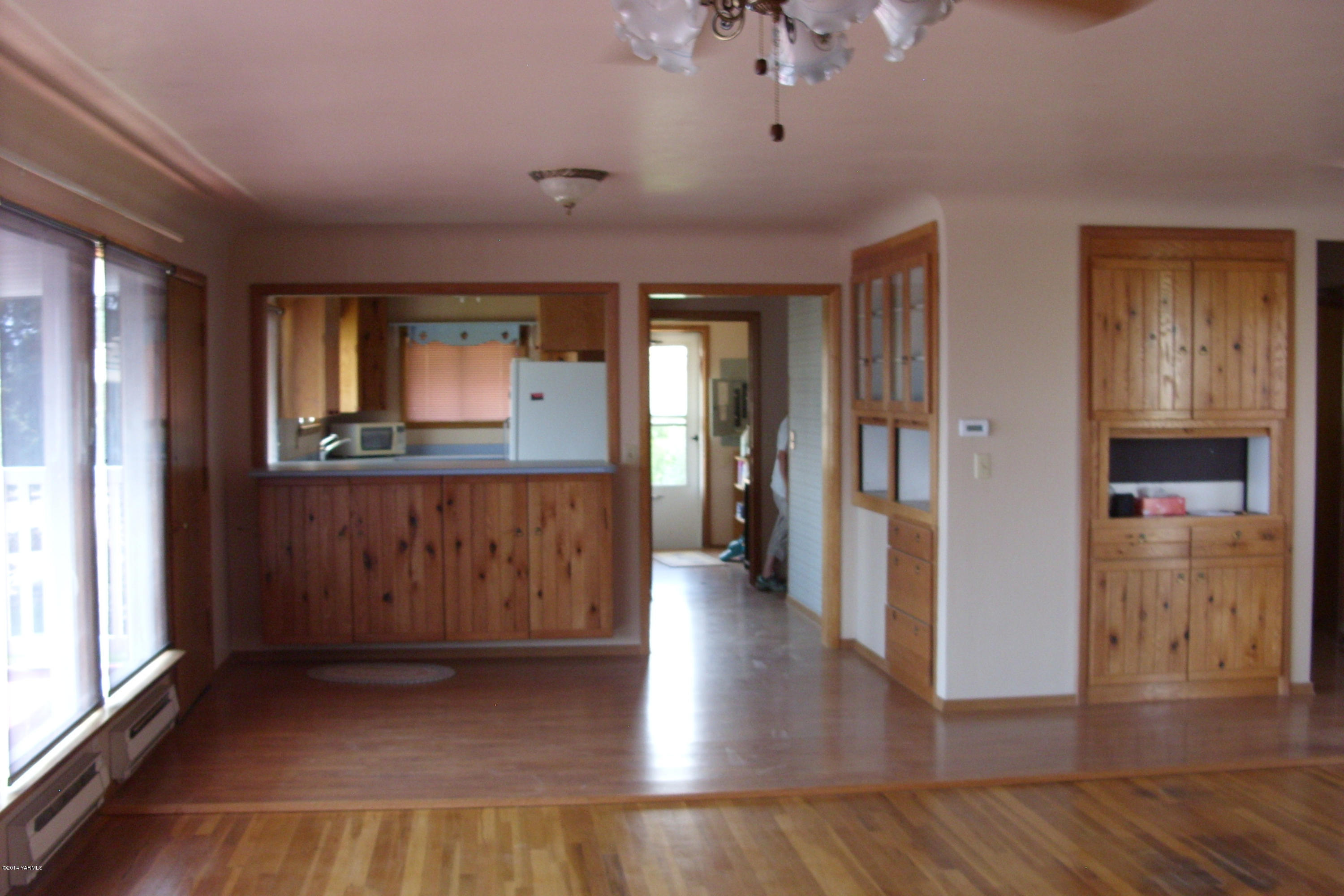 710 South Friedline Road Yakima, WA 98908 - Photo 9 of 22 a view interior of a house with wooden floor