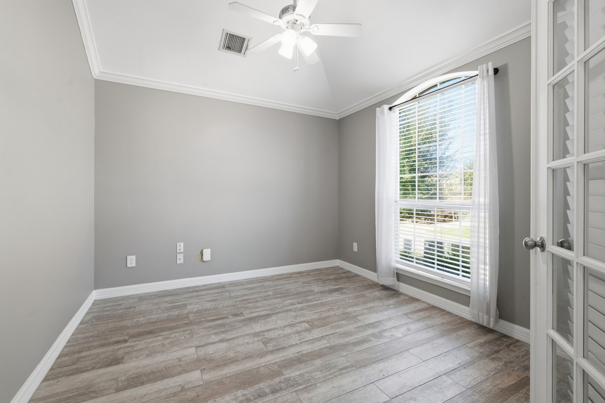 1715 Round Oak Lane Conroe, TX 77304 - Photo 5 of 32