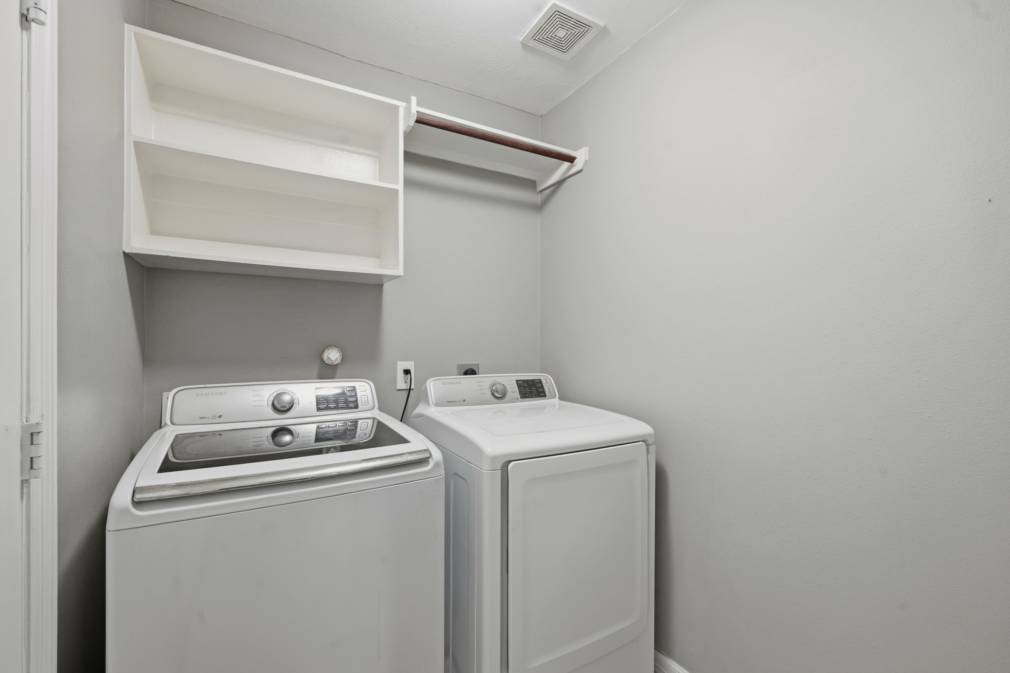 1715 Round Oak Lane Conroe, TX 77304 - Photo 8 of 32