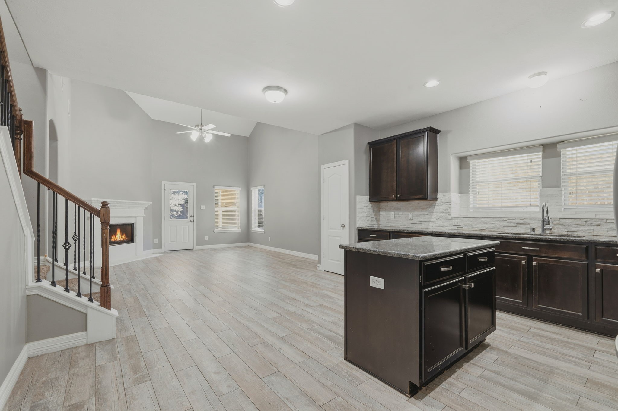 1715 Round Oak Lane Conroe, TX 77304 - Photo 9 of 32