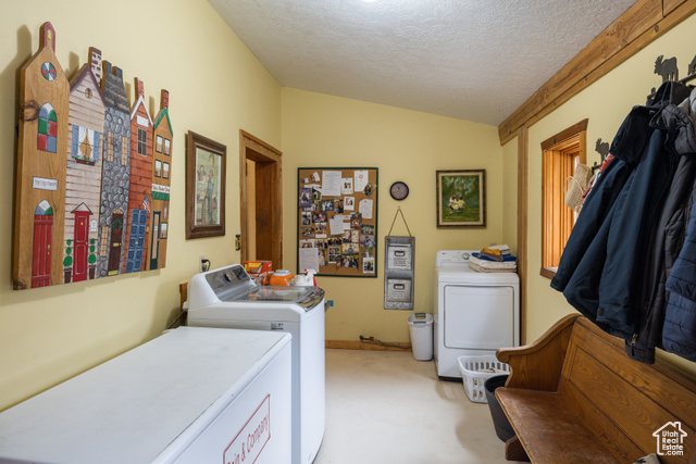 1095 South Montezuma Canyon Road Monticello, UT 84535 - Photo 55 of 109 Main level mud room and laundry