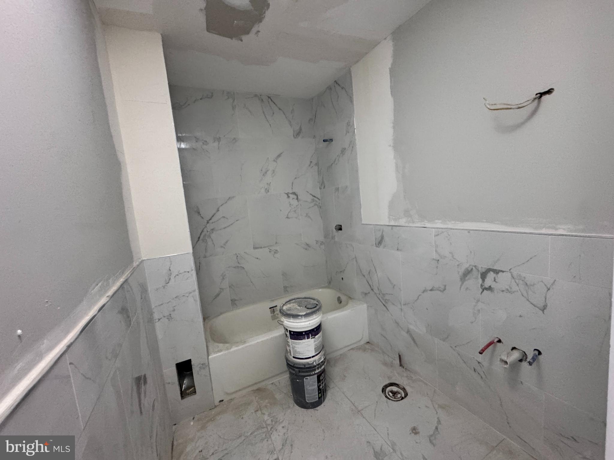 107 North Ruby Street Philadelphia, PA 19139 - Photo 12 of 15 full tiled hall bathroom