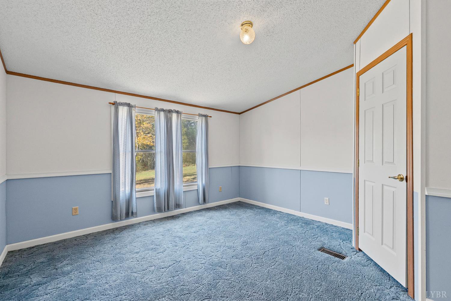 1821 Telegraph Road Gretna, VA 24557 - Photo 28 of 54 an empty room with windows