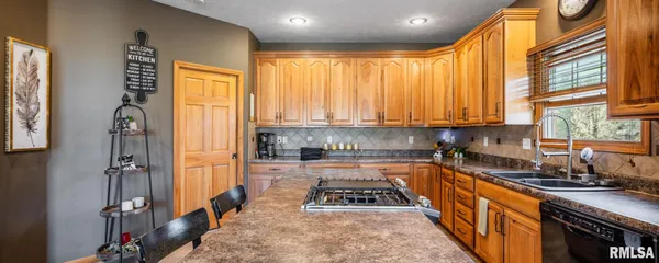 $455,000 | 1615 Posey Street, Marion, IL 62959