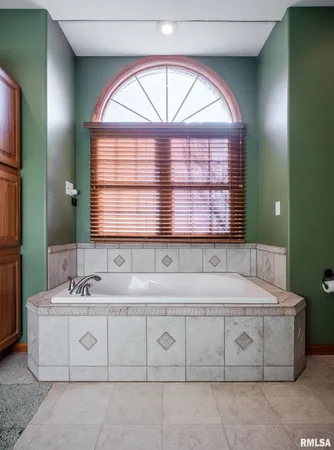 $455,000 | 1615 Posey Street, Marion, IL 62959