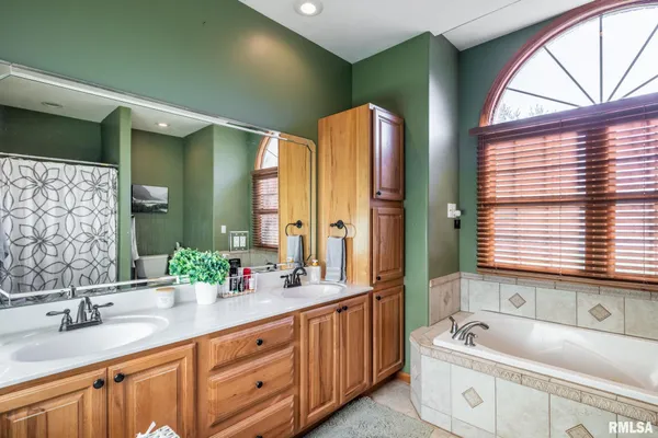 $455,000 | 1615 Posey Street, Marion, IL 62959