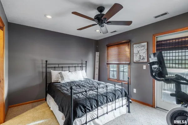 $455,000 | 1615 Posey Street, Marion, IL 62959