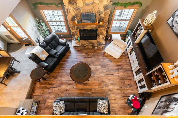 $455,000 | 1615 Posey Street, Marion, IL 62959