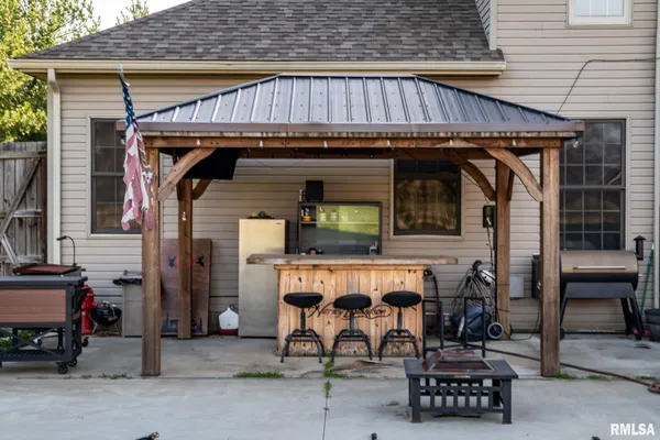 $455,000 | 1615 Posey Street, Marion, IL 62959