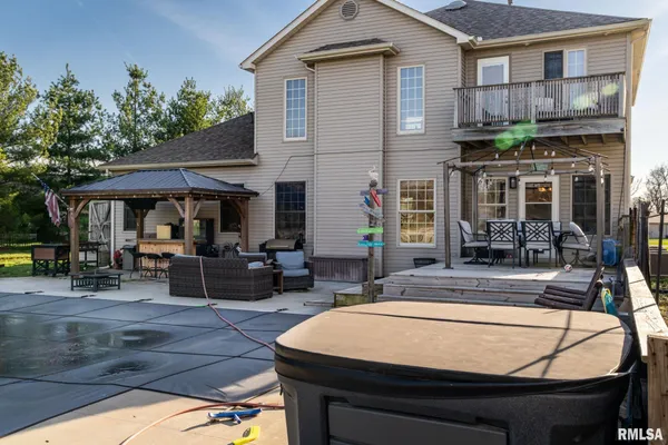 $455,000 | 1615 Posey Street, Marion, IL 62959