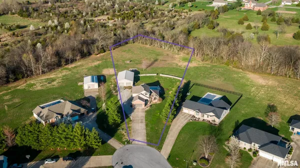 $455,000 | 1615 Posey Street, Marion, IL 62959