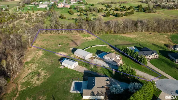$455,000 | 1615 Posey Street, Marion, IL 62959
