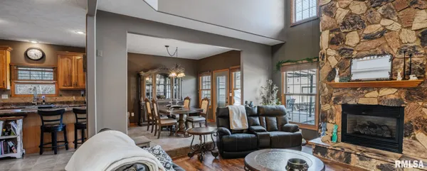 $455,000 | 1615 Posey Street, Marion, IL 62959