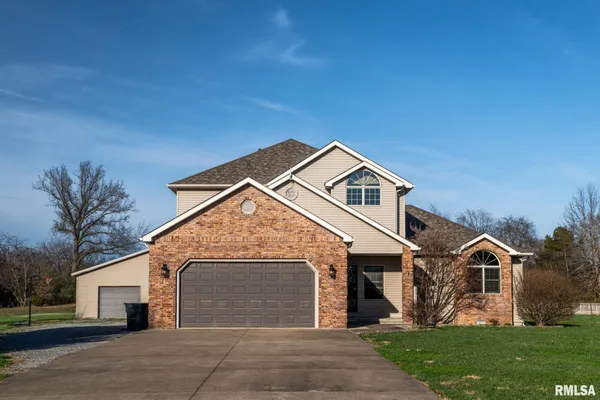 $455,000 | 1615 Posey Street, Marion, IL 62959