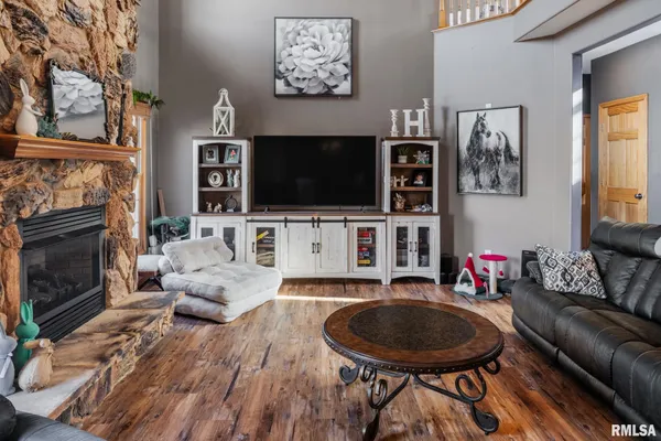 $455,000 | 1615 Posey Street, Marion, IL 62959