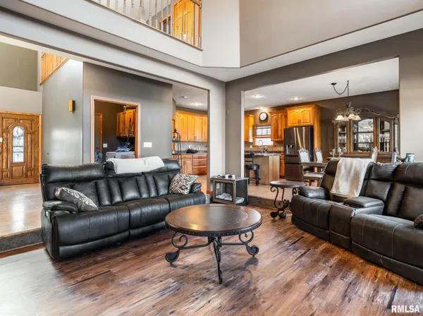 $455,000 | 1615 Posey Street, Marion, IL 62959