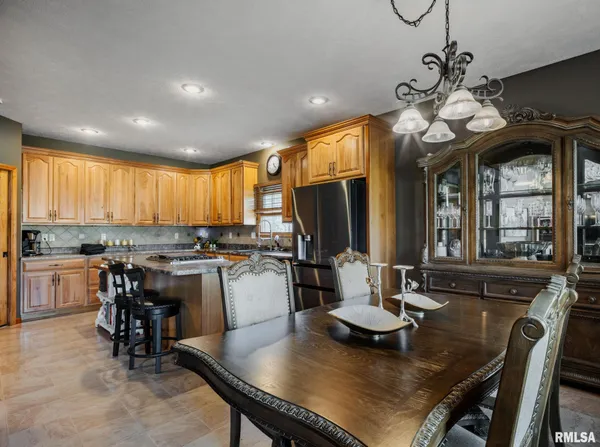 $455,000 | 1615 Posey Street, Marion, IL 62959