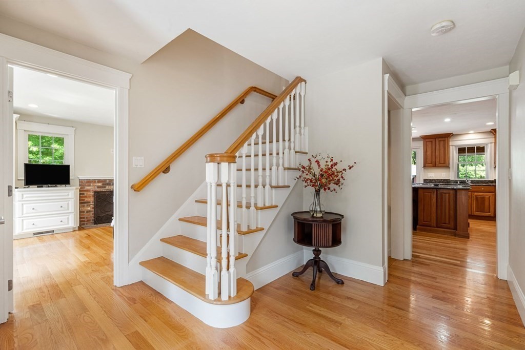 20 Teresa Road Hopkinton, MA 01748 - Photo 8 of 42 Gallery Image 8