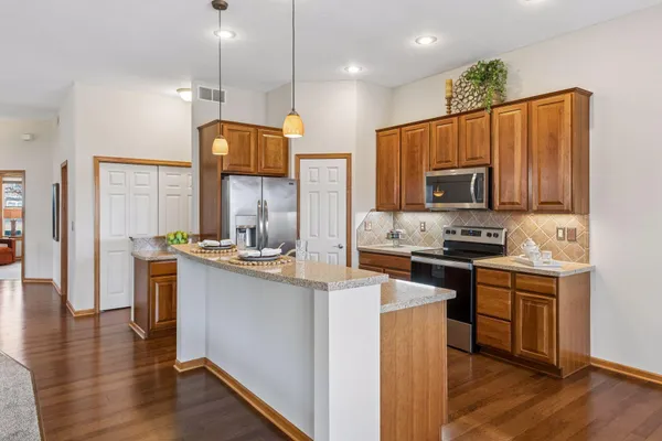 $475,000 | 17185 Eagleview Drive, Unit 209, Farmington, MN 55024