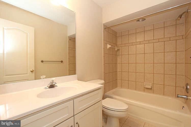 1373 Cameron Heath Drive Reston, VA 20194 - Photo 25 of 30 Bath